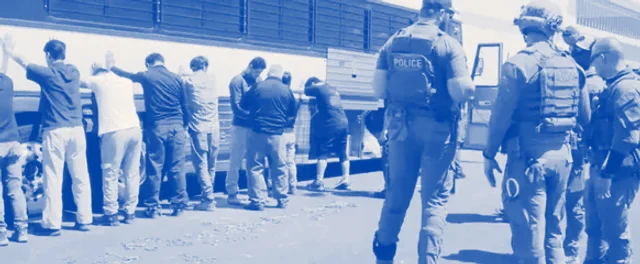 La Casa Blanca eleva a 3,000 por día la meta de arrestos de ICE y analiza deportar migrantes por mar