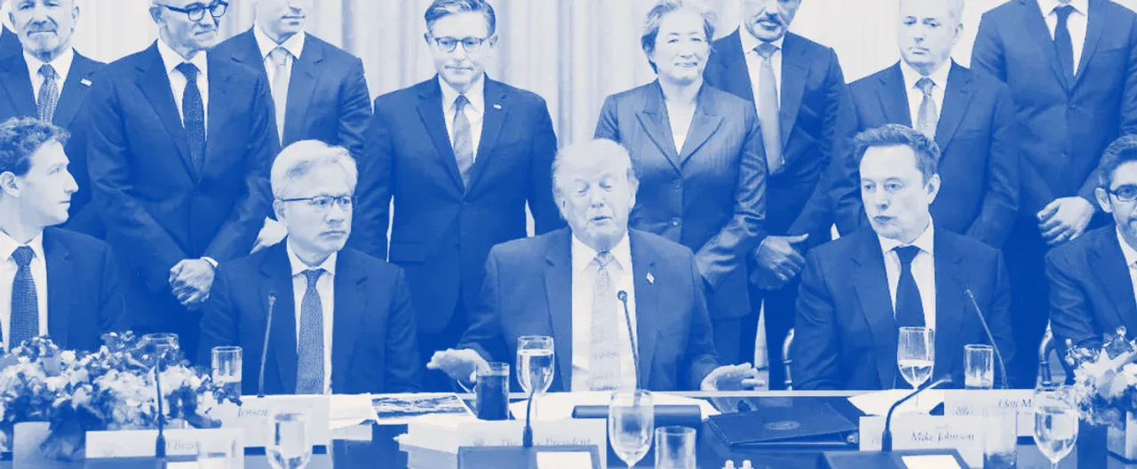 Seis empresas de IA y Trump firman un compromiso voluntario, sin sanciones y distinto de la ley europea