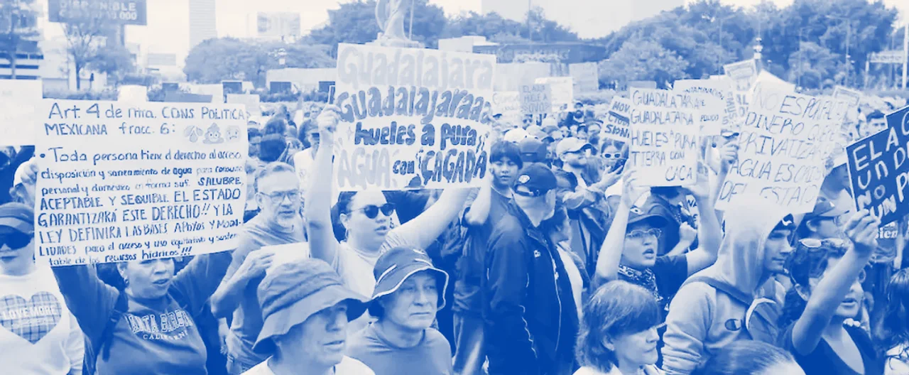 Marcha por agua limpia en Guadalajara dispersada con gas: el gobierno de Jalisco, ante dos reclamos