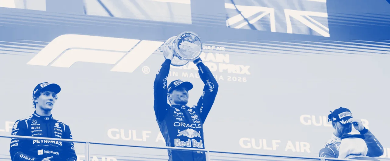 Verstappen se impone en Sepang en la carrera de Baréin trasladada por la guerra; Checo Pérez termina 19.º sin puntos